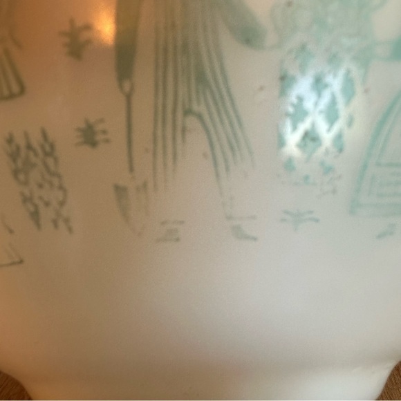 SOLD- Vintage Pyrex 442 Amish  Butterprint Cinderella 1.5 QT White Mixing Bowl - Picture 8 of 16